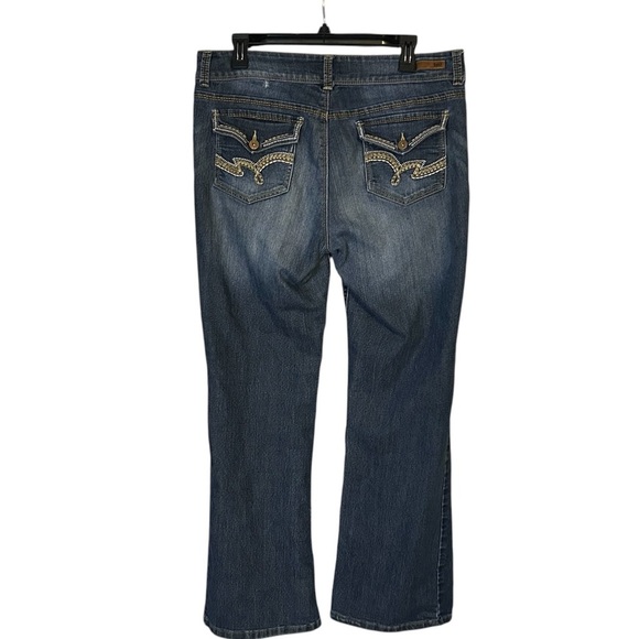 l.e.i Blue Straight Leg Jeans with Faded Wash - Picture 4 of 8